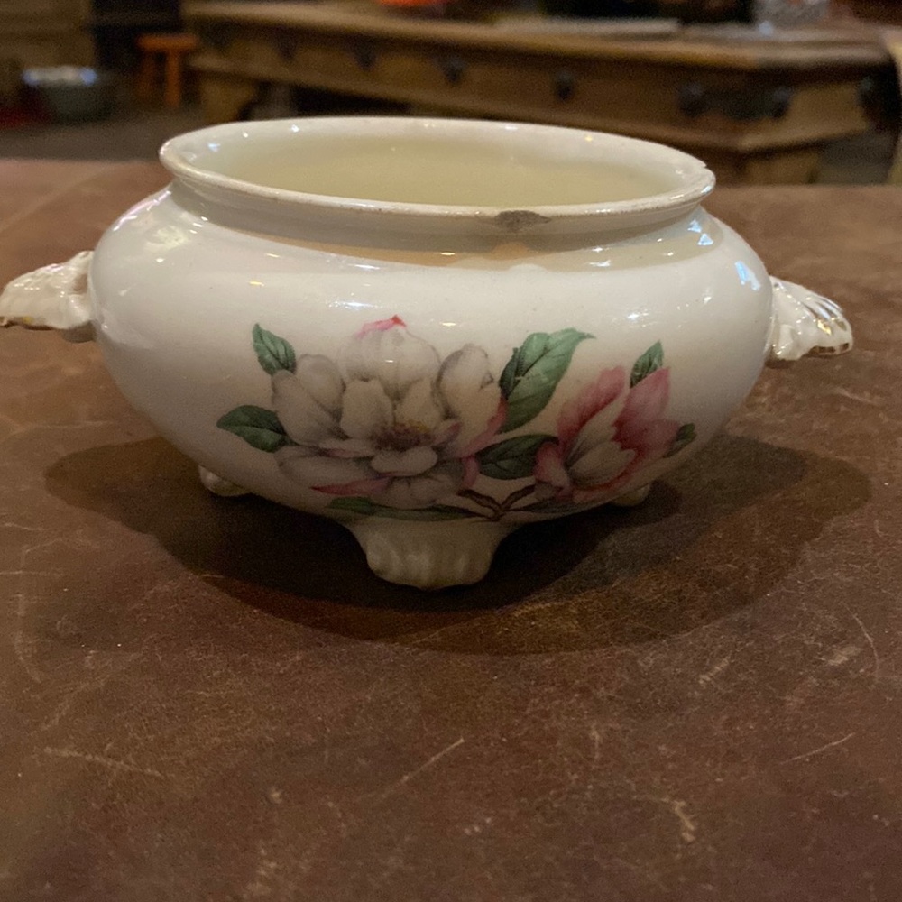 Cunningham & Picket Nautilus Magnolia Shell Sugar Bowl w/Lid Hand Decorated 22K